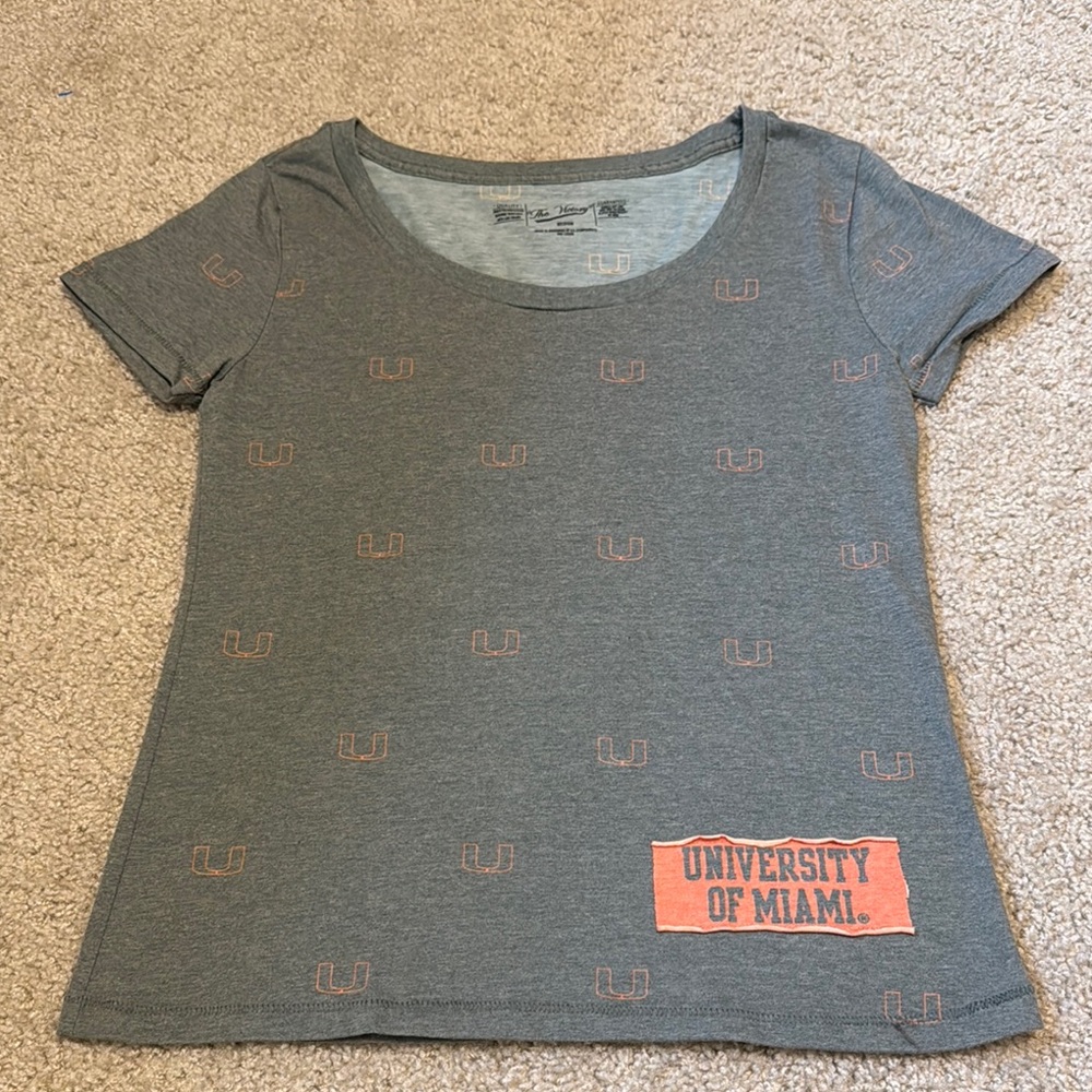 The Victory University of Miami Pattern T-Shirt Women’s size Medium